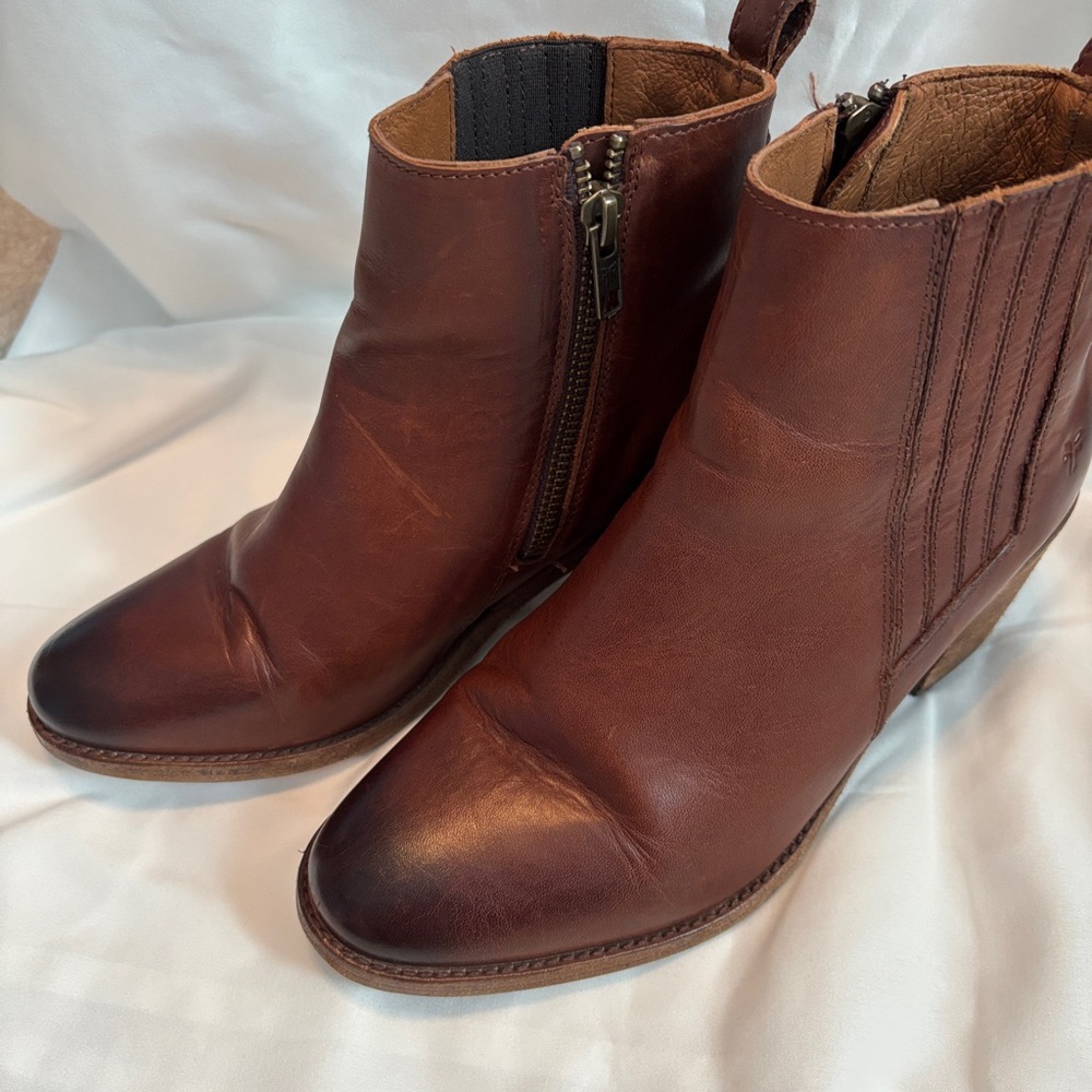 Frye Leather Ankle Booties in Cognac Size 7 1/2